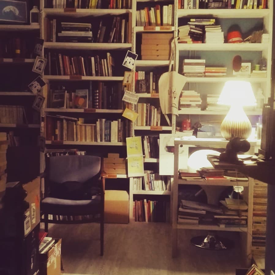 scaffali della libreria